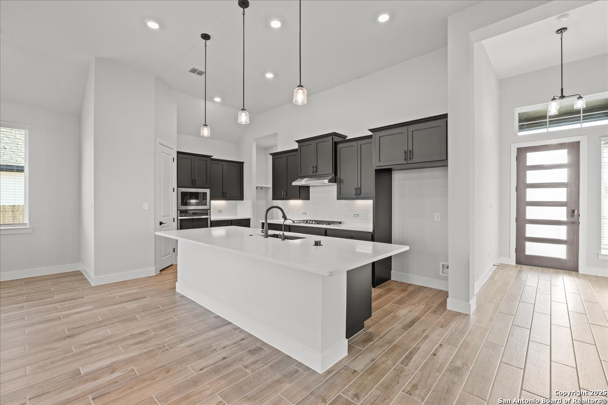 MOVE IN READY!! 3-CAR GARAGE