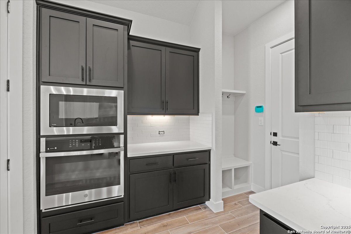 MOVE IN READY!! 3-CAR GARAGE