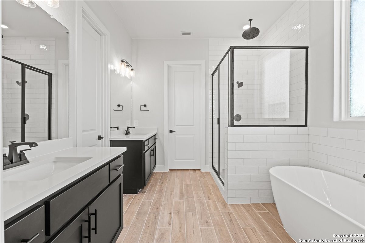 MOVE IN READY!! 3-CAR GARAGE