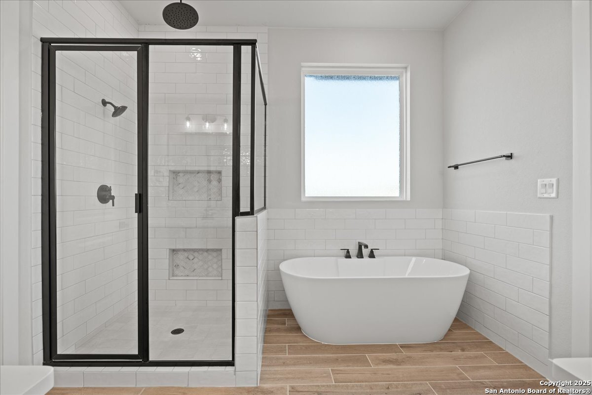 MOVE IN READY!! 3-CAR GARAGE