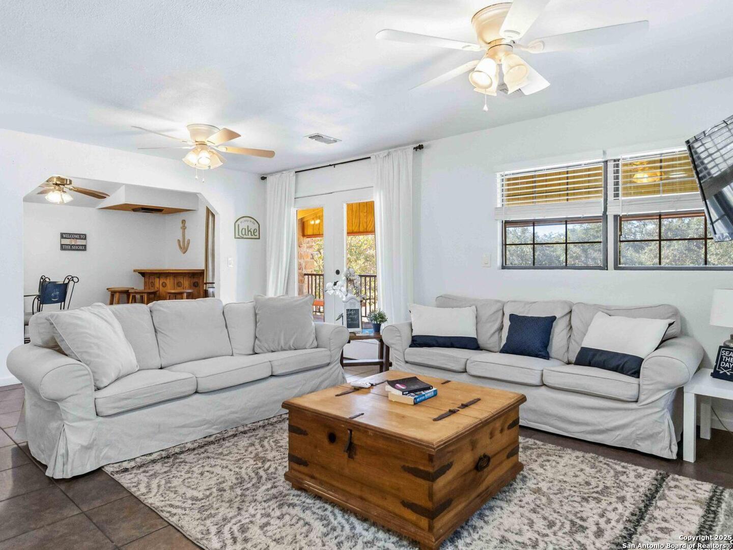 Spacious living room - All furniture can convey.