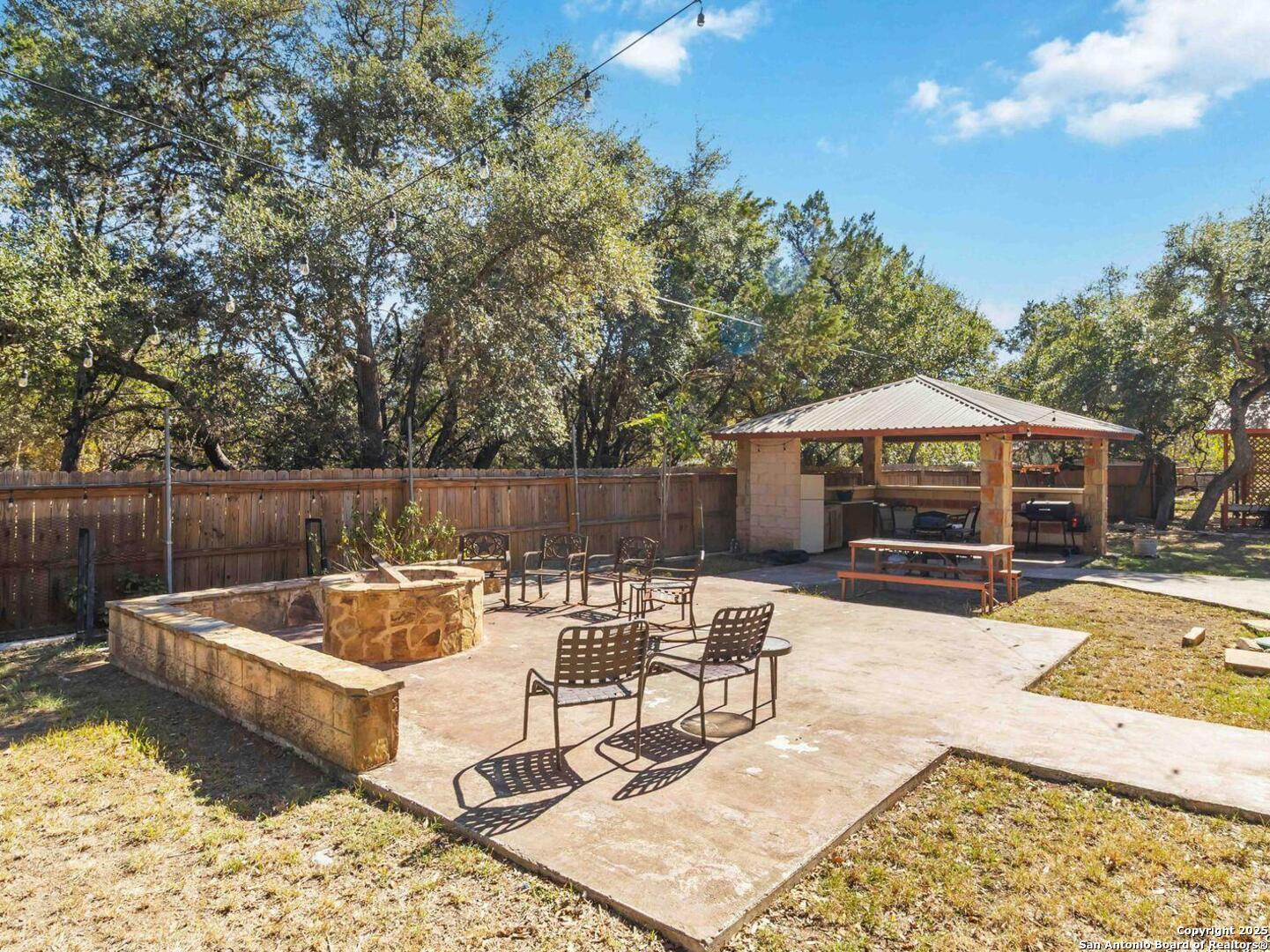 Plenty of space to unwind under the Texas sky.