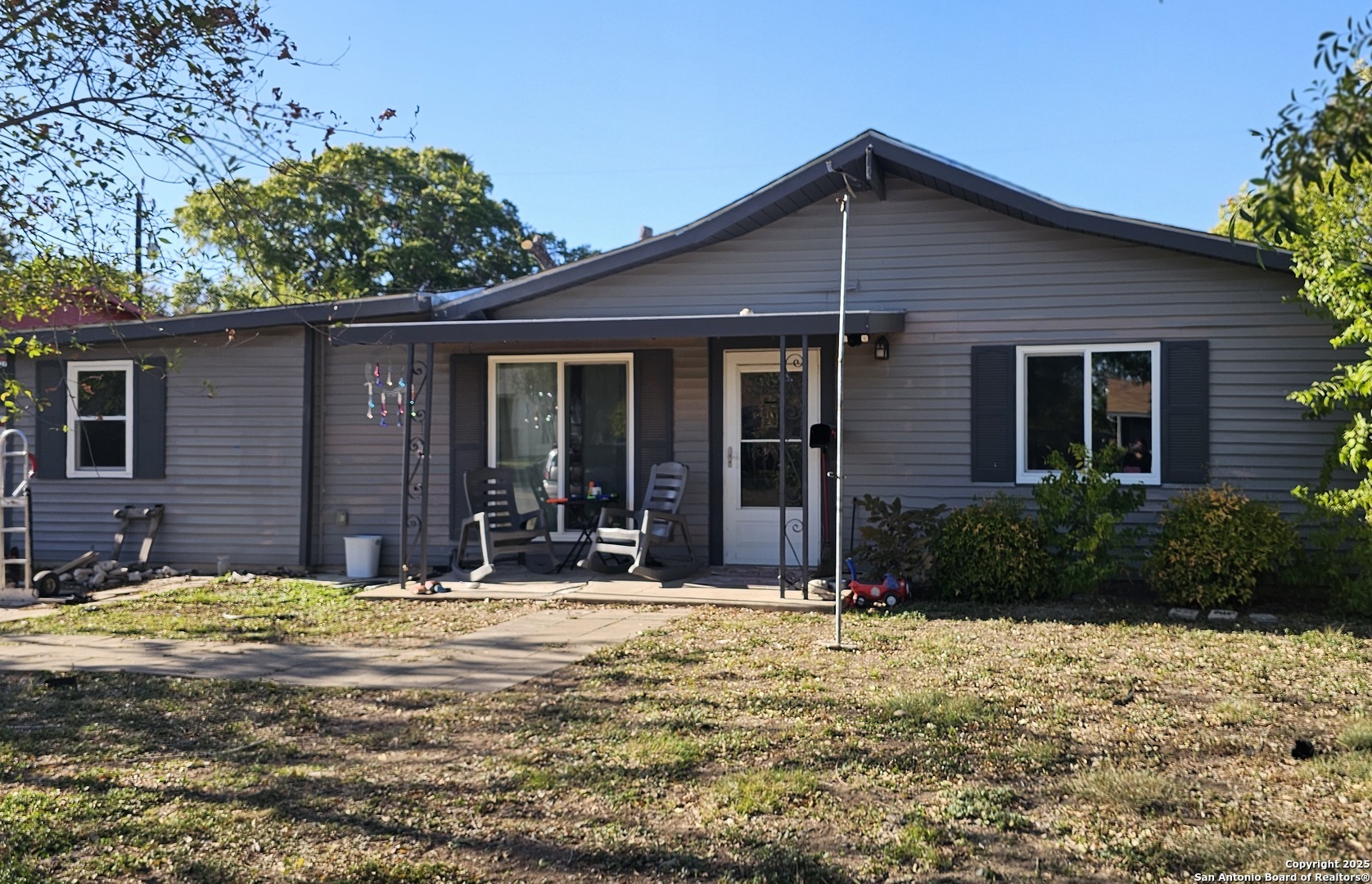 Front driveway to the left not pictured