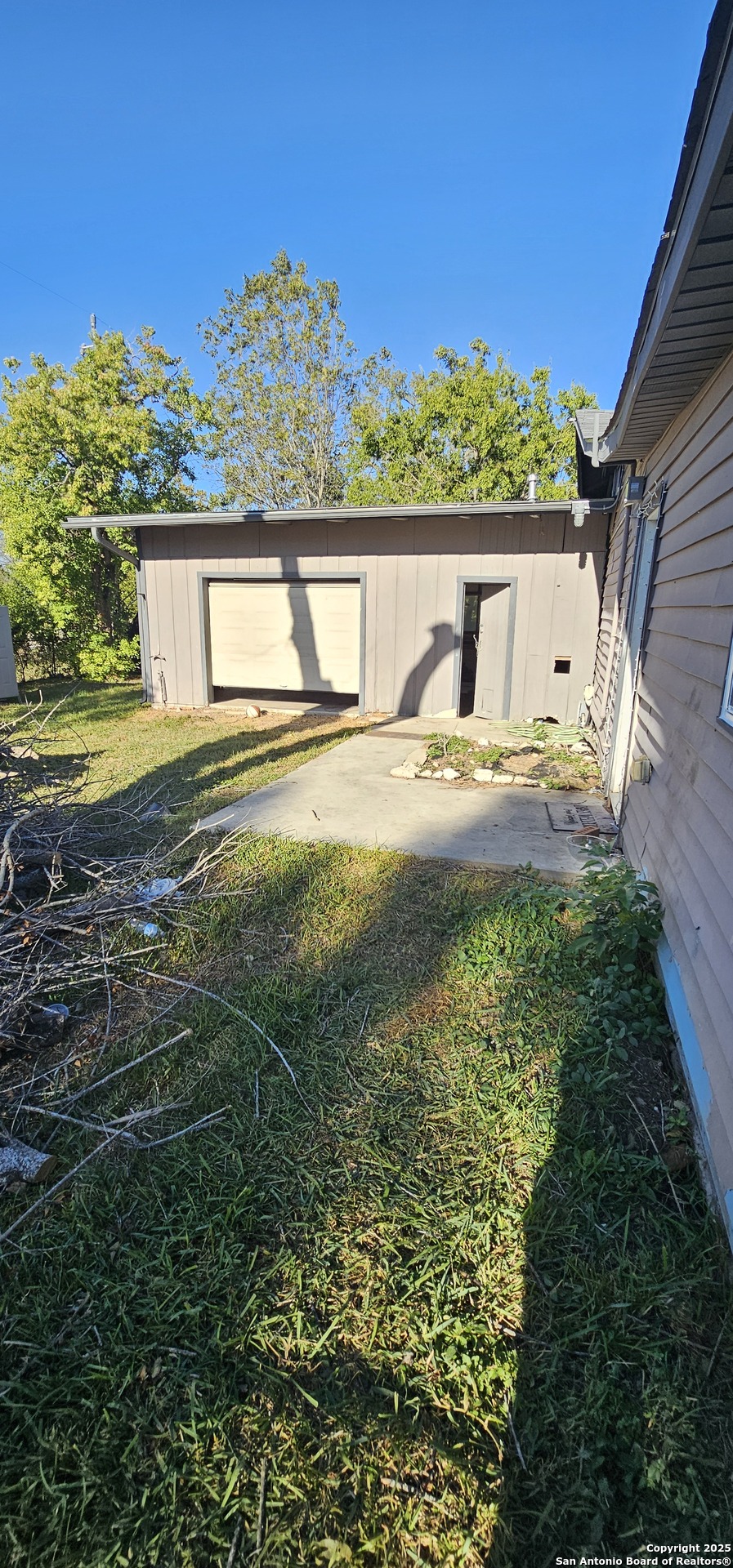 Detached Shop/Garage