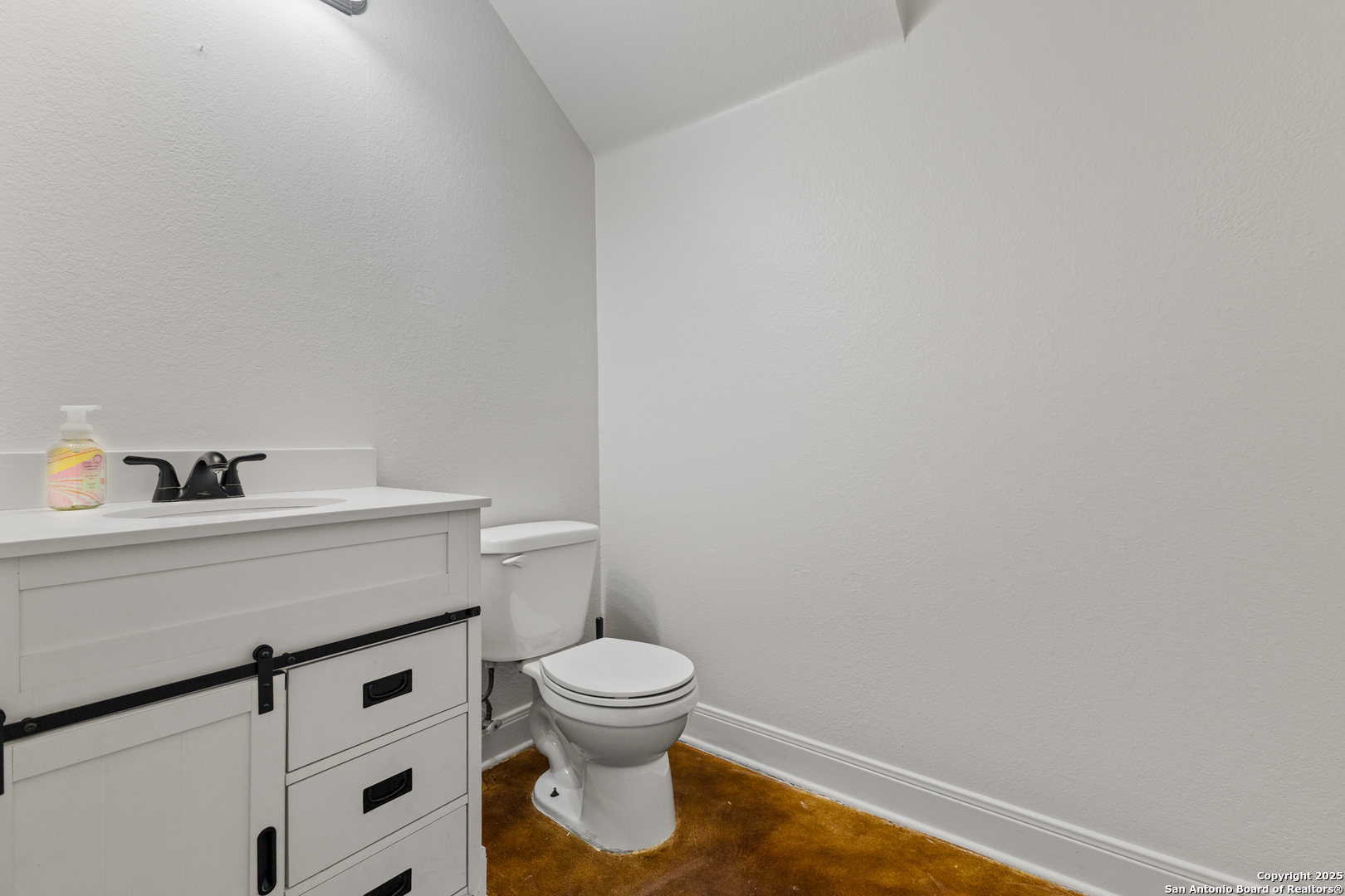 Half bath downstairs behind kitchen
