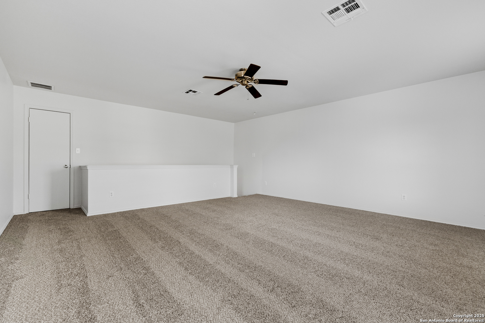 Exclusive loft to primary bedroom