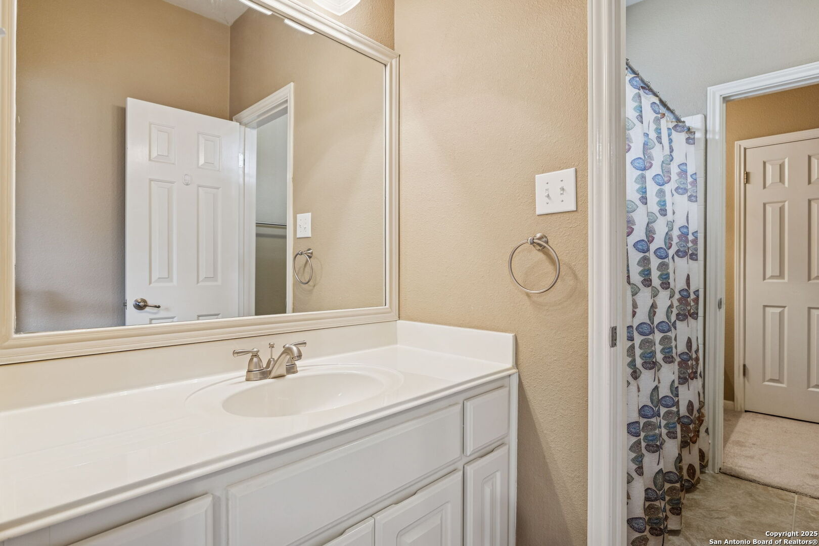 Secondary Bath -Jack -N- Jill - 3rd Bedroom