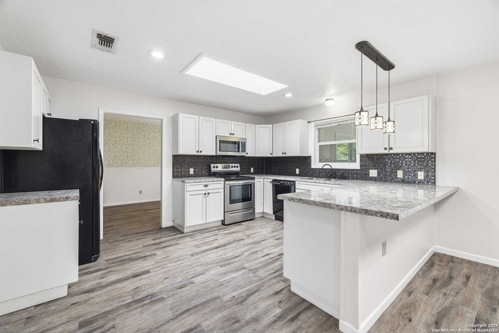 Kitchen bar for breakfast or casual dining.