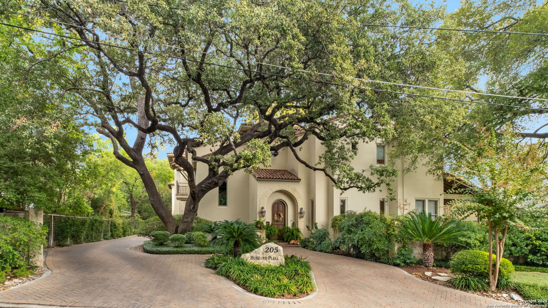 OPEN SUNDAY 2-4    A recently refreshed "Lock and Leave" in the heart of Beautiful Alamo Heights. Close to and walkable to boutique shopping, mom and pop restaurants, bakeries and parks.   All bedrooms upstairs and accessible by elevator. Open kitchen with gas cooking and plentiful storage. Small private patio space and yard... attached two car garage ... AMAZING location.