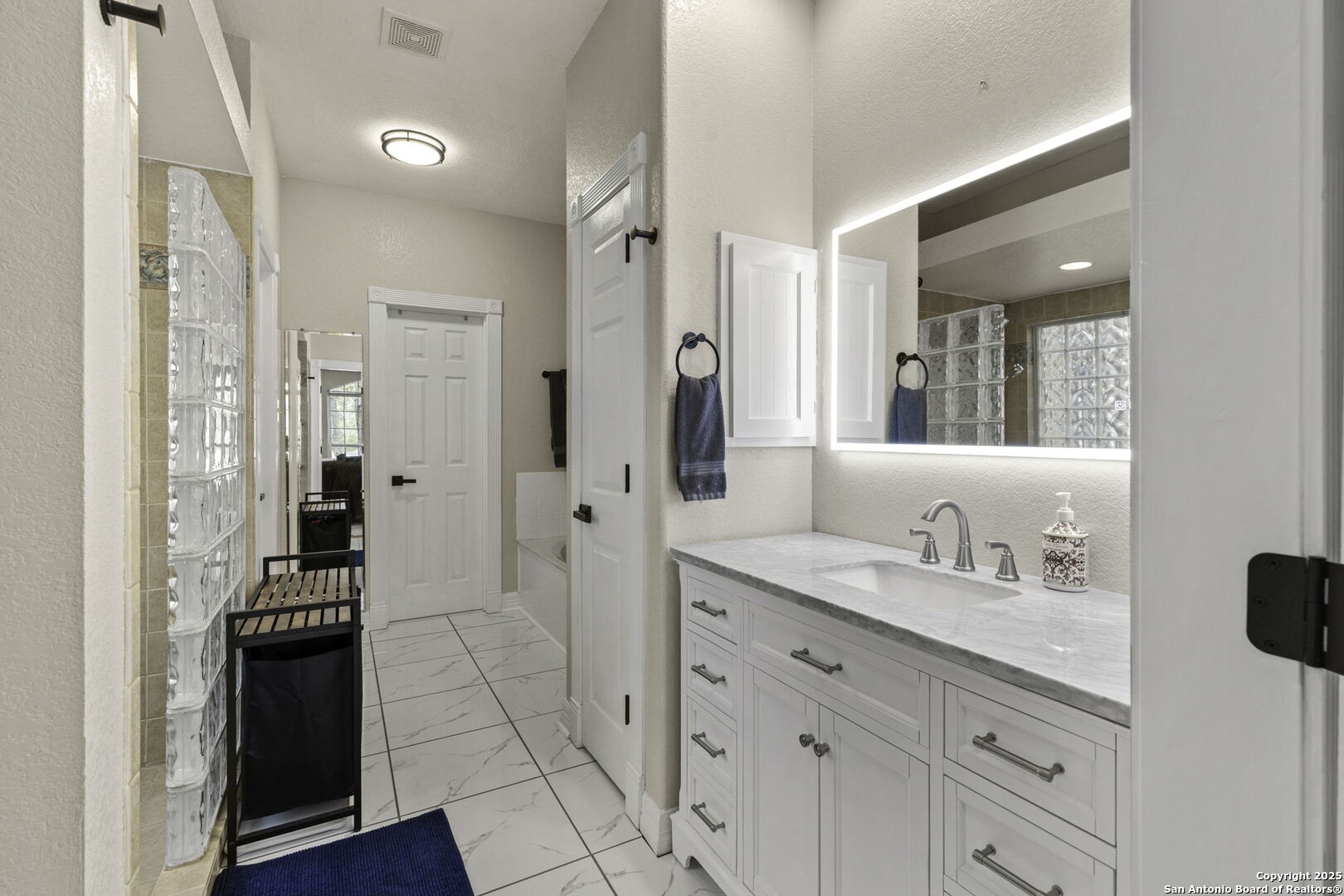 Primary-separate tub/shower.