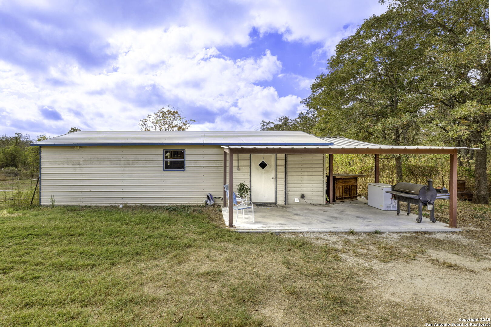 Detached guest home (barndominium).