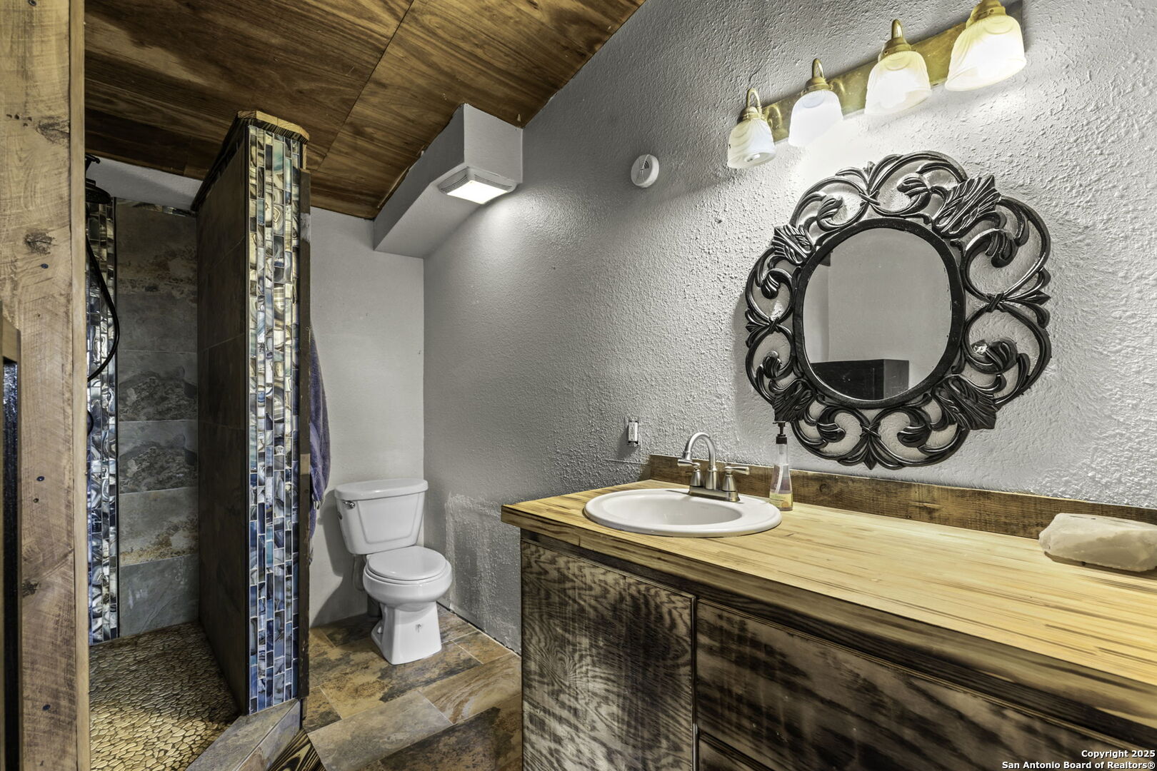 Guest home bathroom. 