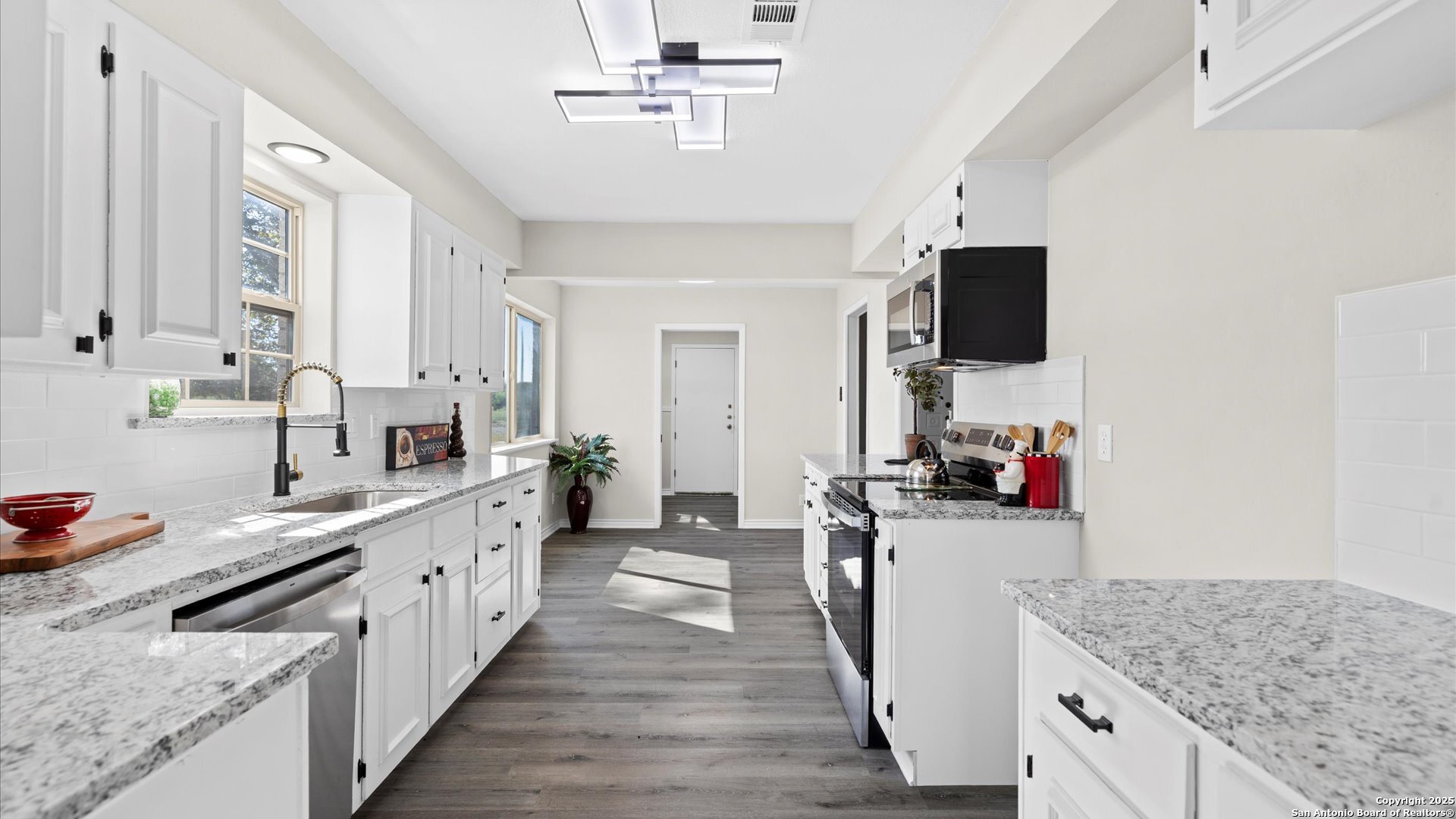 Newly Renovated Kitchen