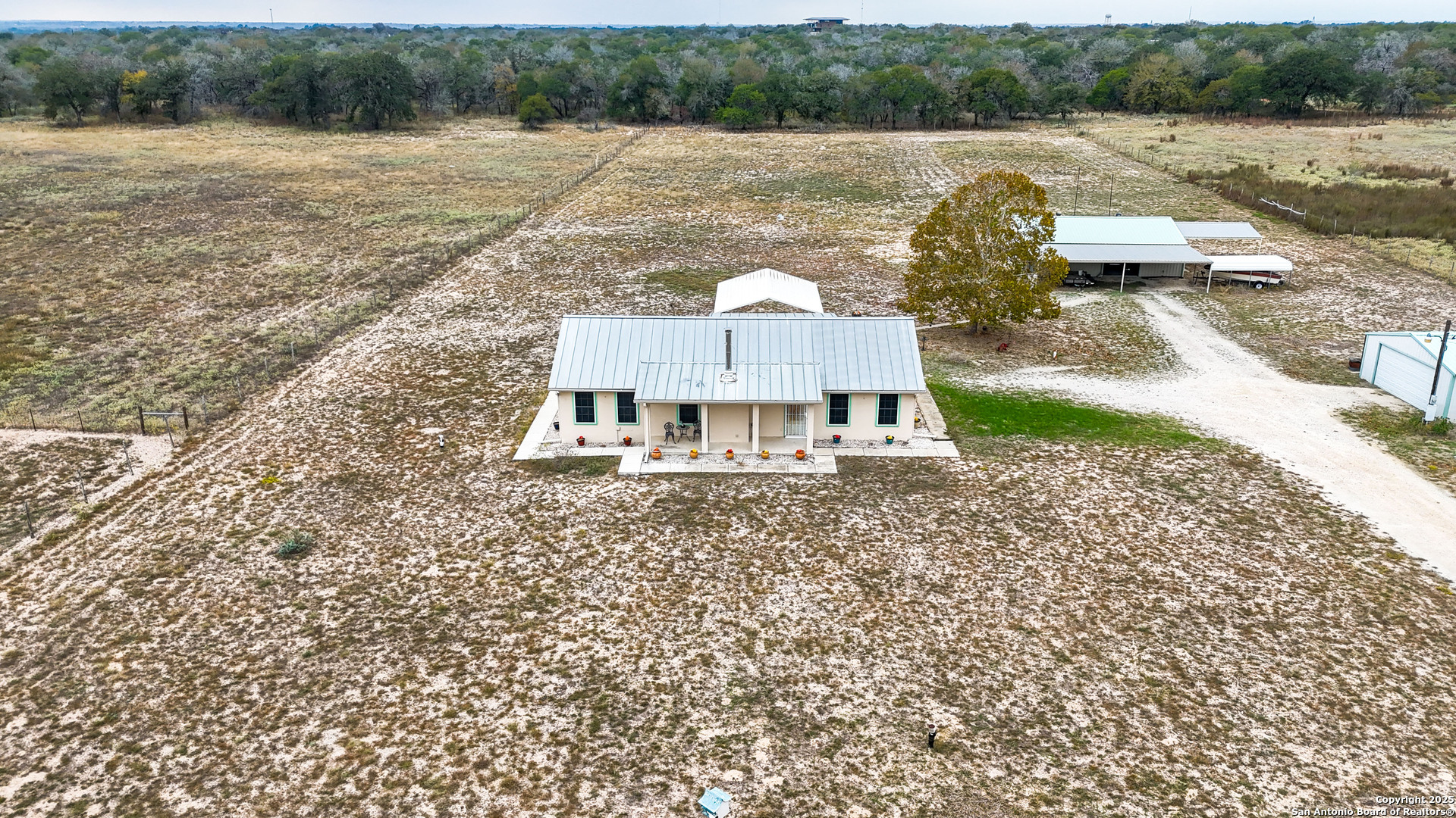 142 Chaparral, Floresville, TX 78114