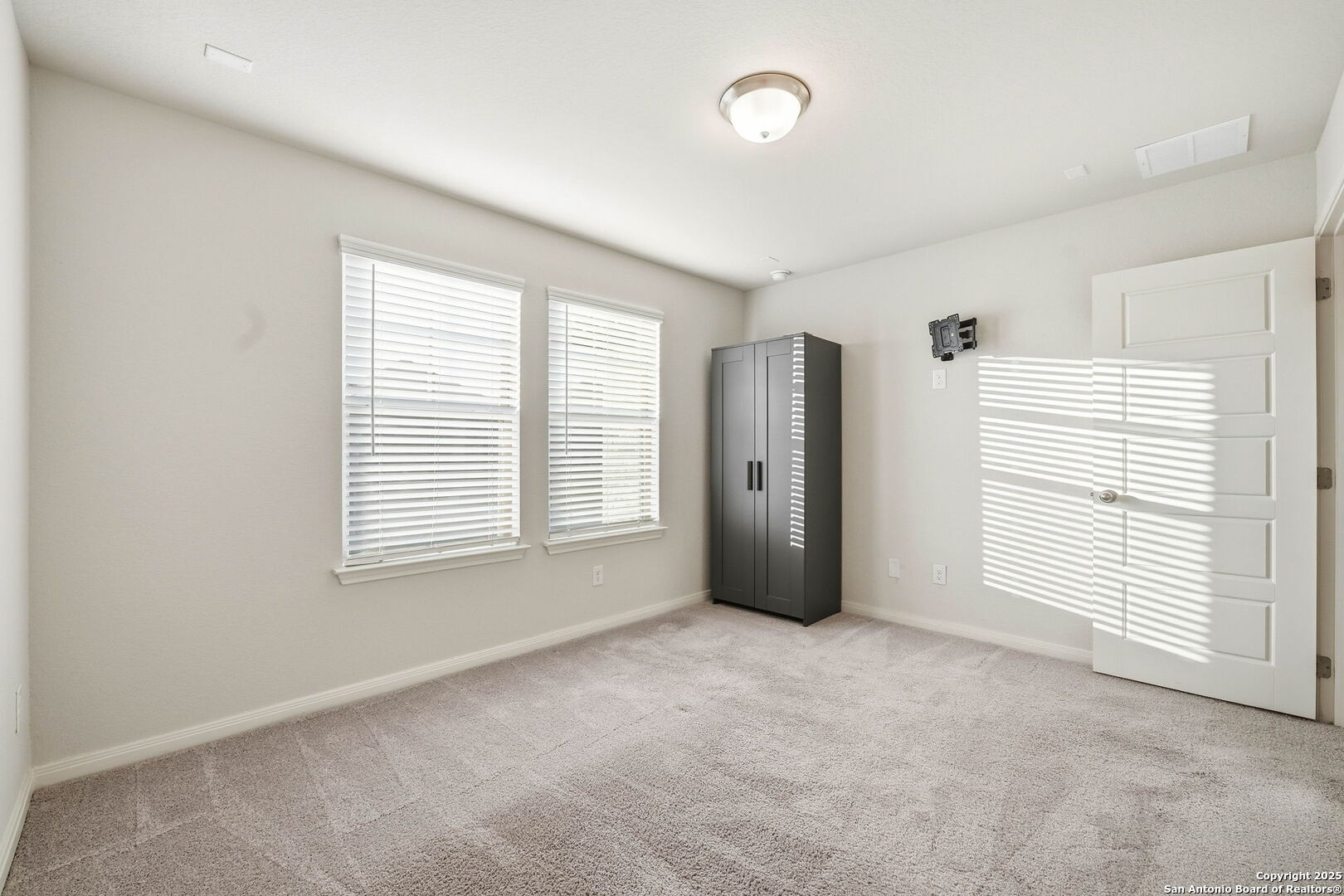 Bonus room with Wardrobe