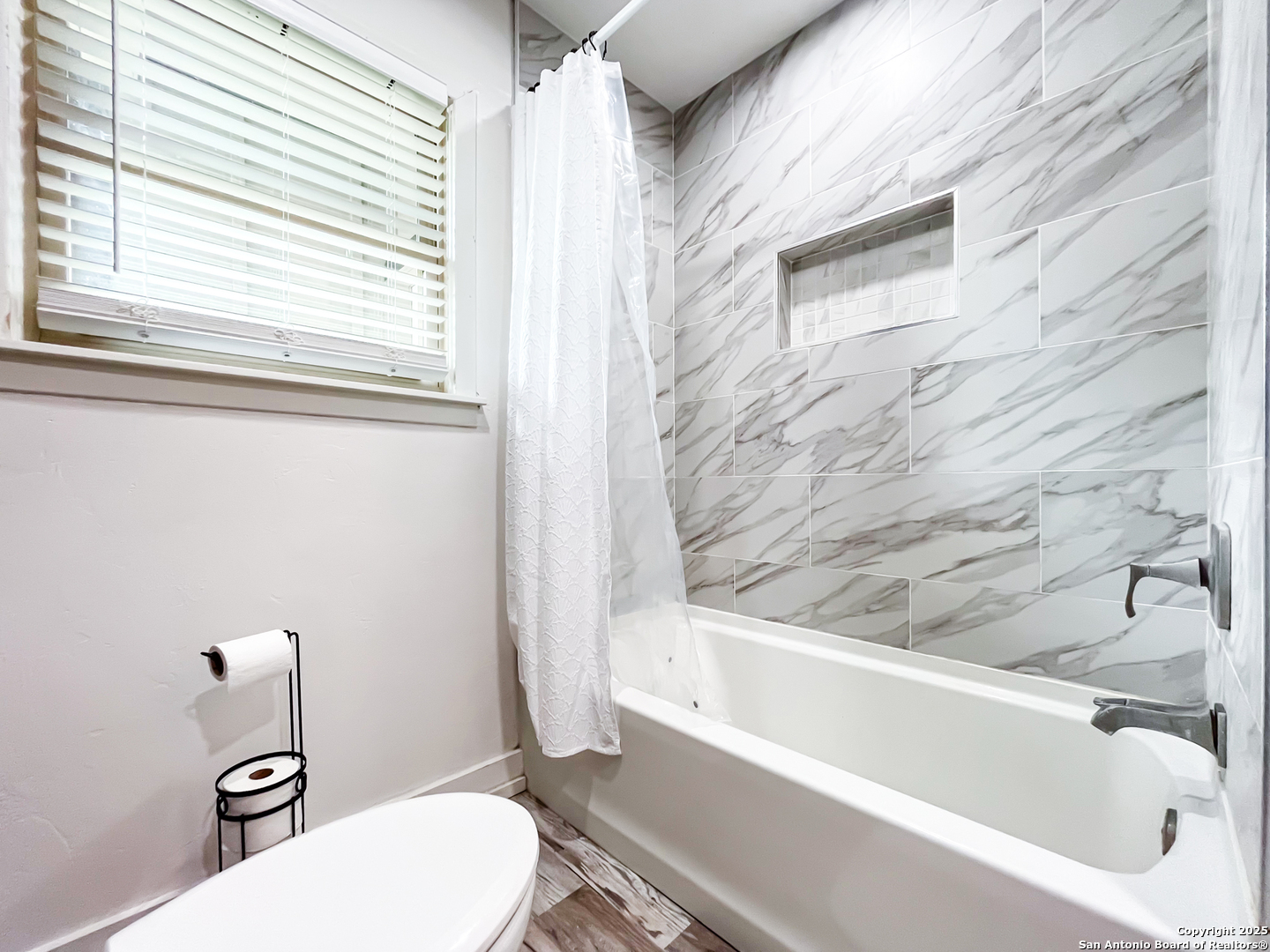 Guest bath tub/shower combo