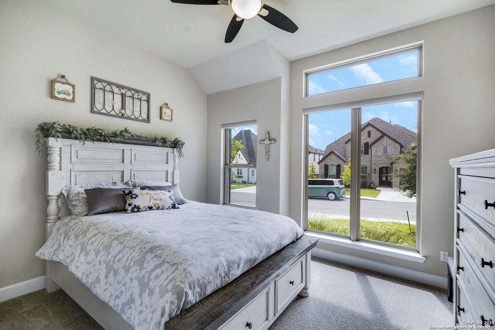 Bedroom 2 w private path