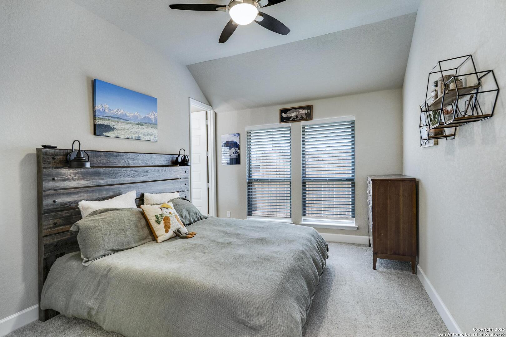 Bedroom 3 w private path