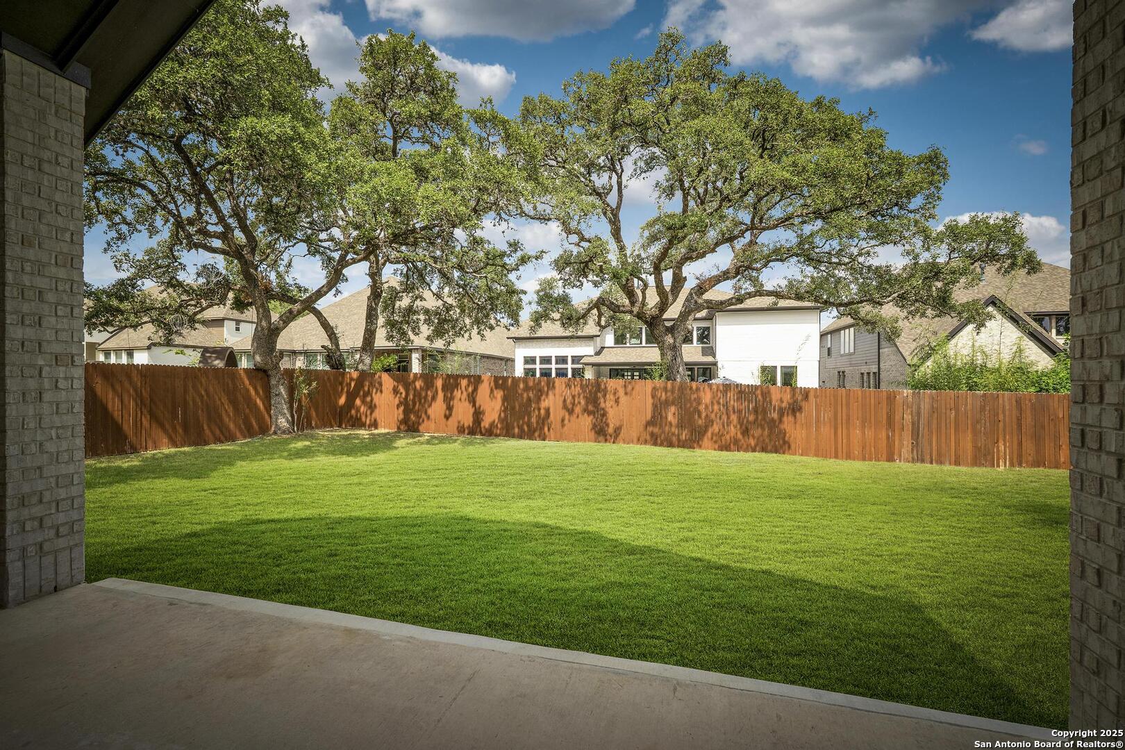 Large yard, full fence