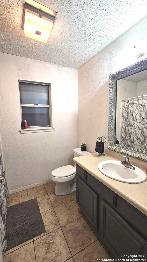 SECONDARY BATHROOM