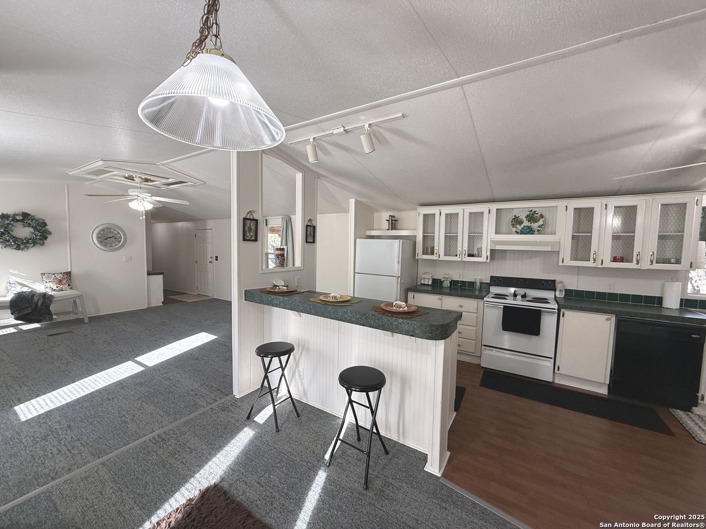 Dining room and breakfast bar