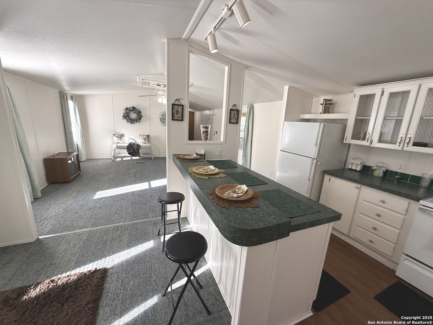 Breakfast bar and kitchen