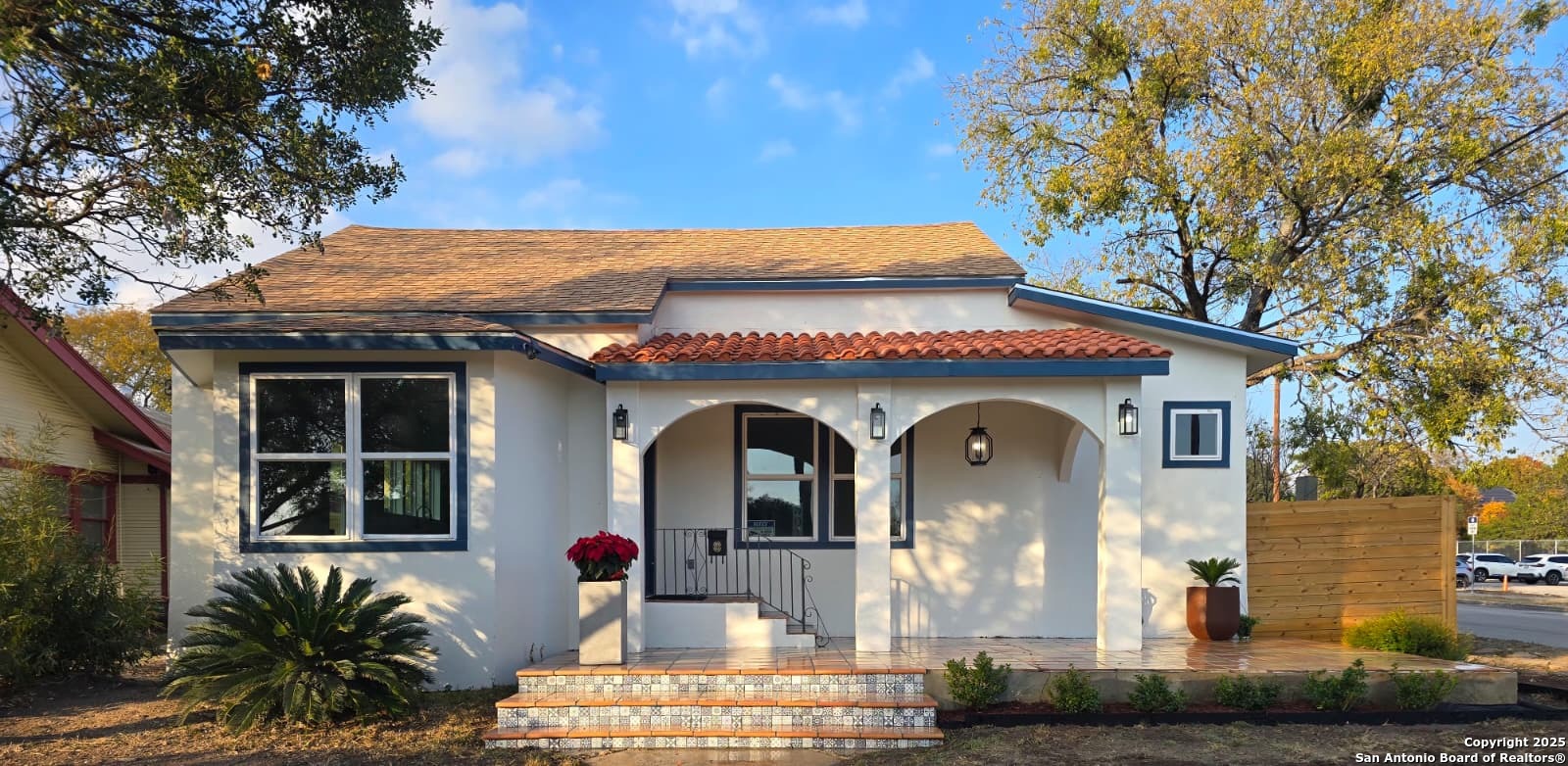 501 Agarita Listing Cover Image