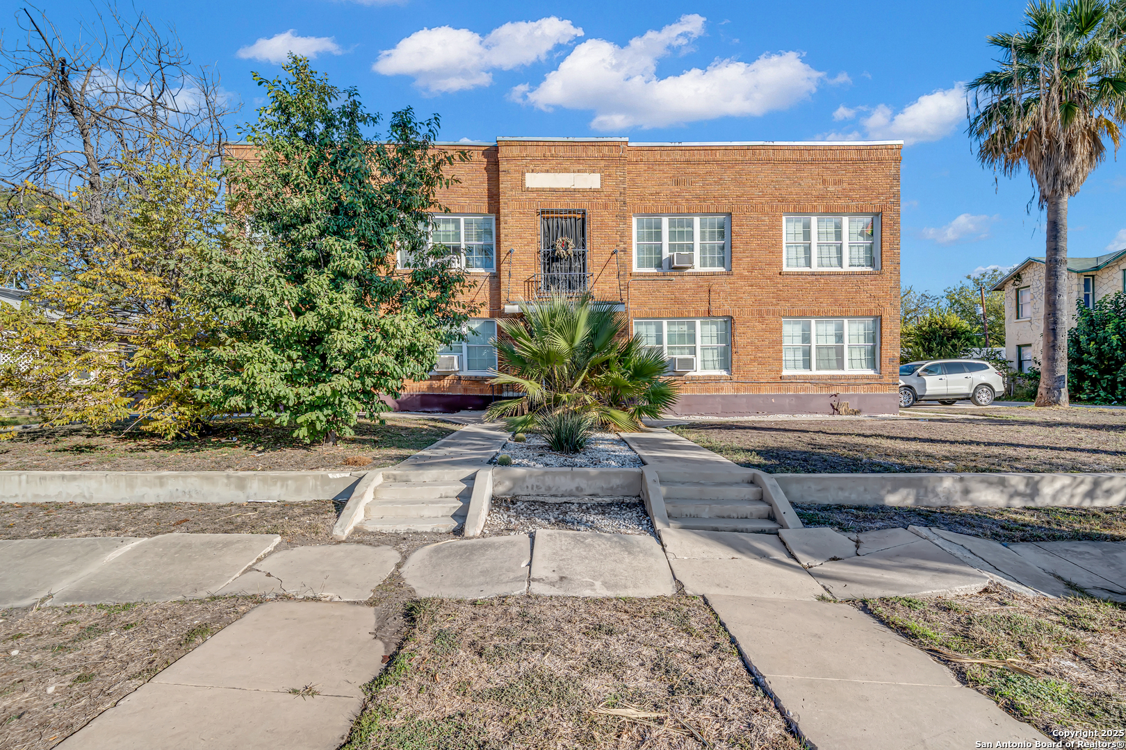 1409 Woodlawn Listing Cover Image