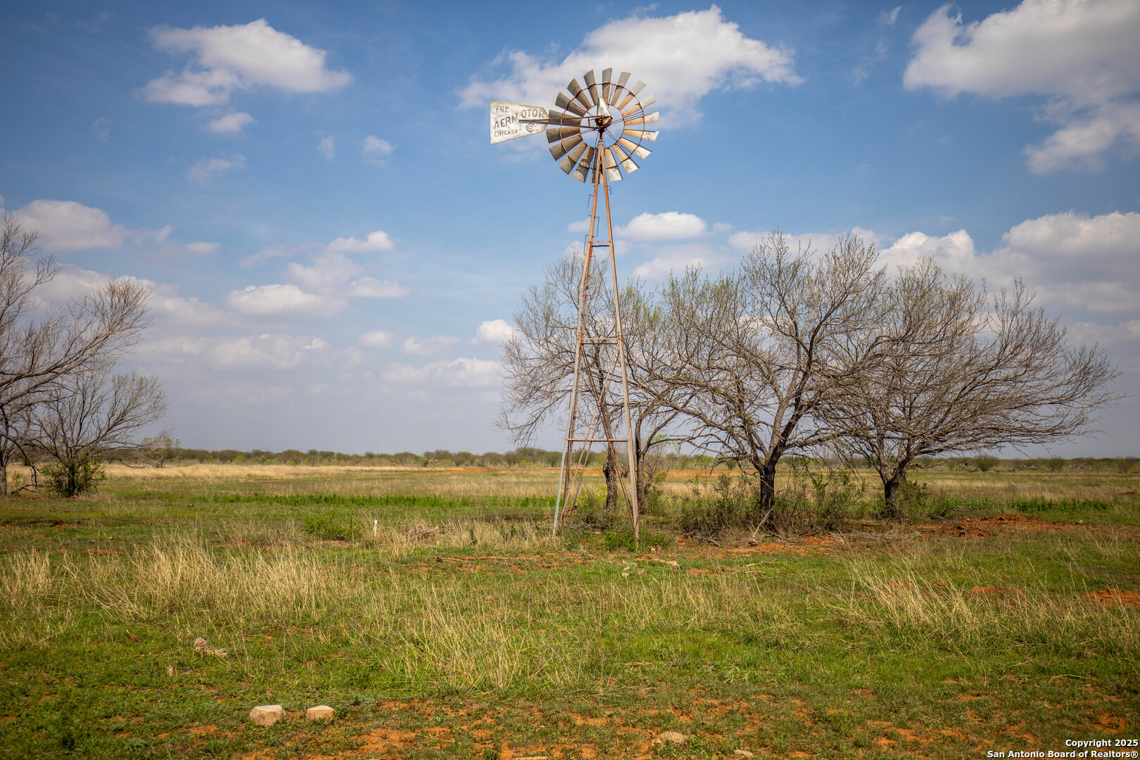 546 PR Goose Creek Ln, Jourdanton, TX 78026