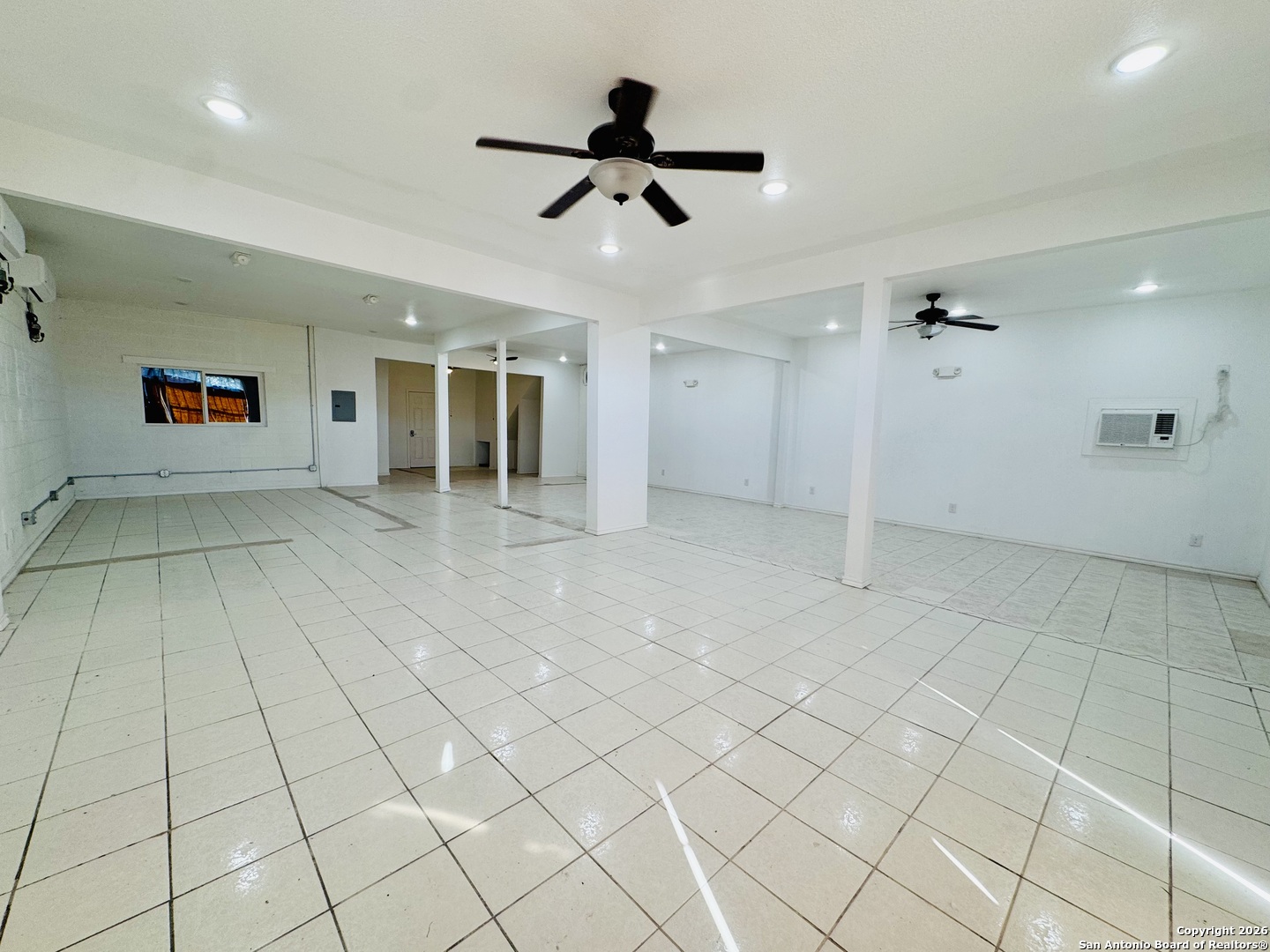 Photo of 939 W Hildebrand, San Antonio, TX 78201