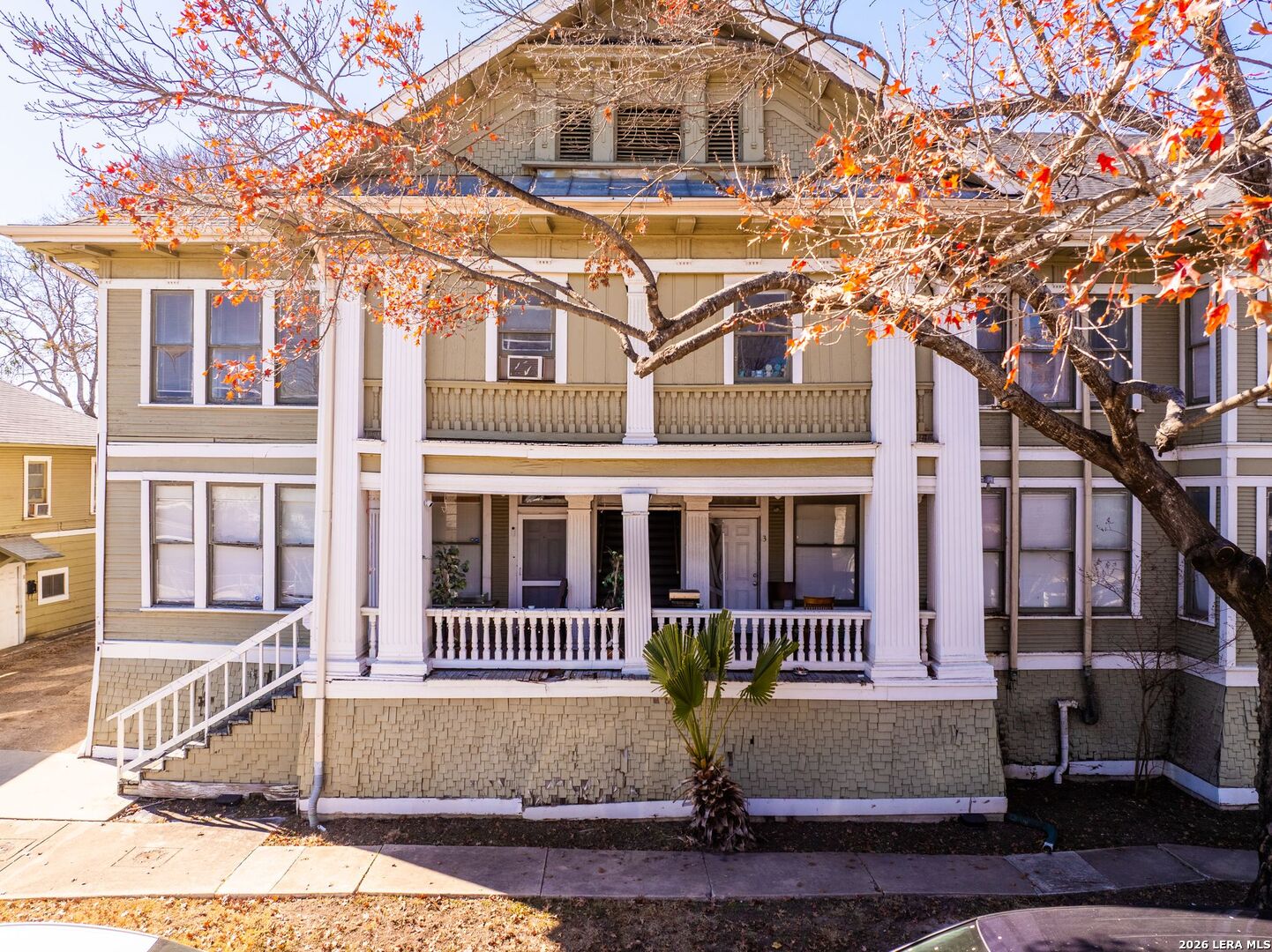 124 Ashby Pl Listing Cover Image