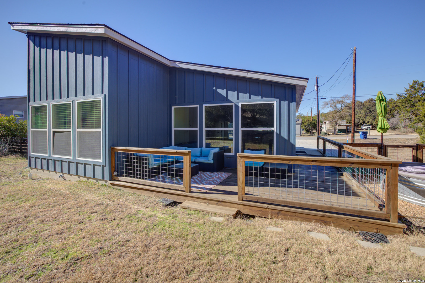 1827 Live Oak Listing Cover Image