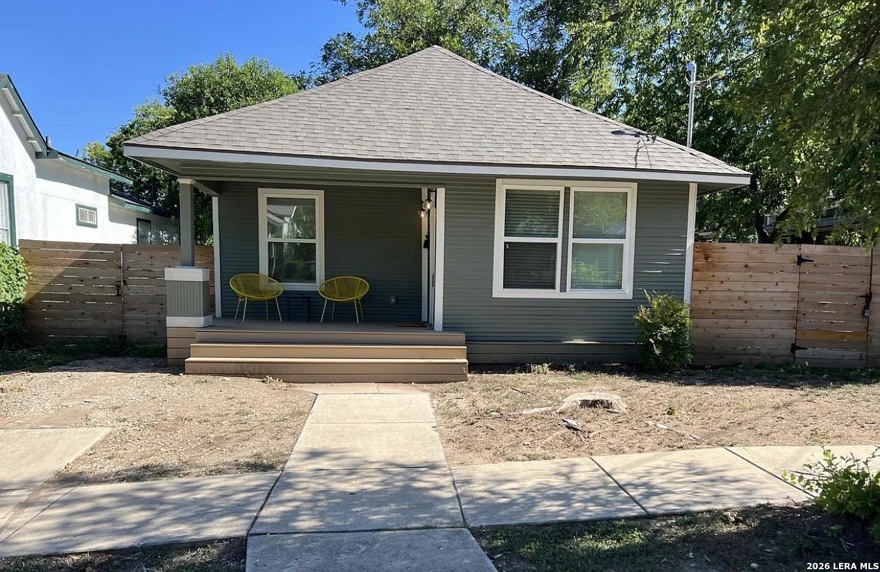 426 Woodlawn Listing Cover Image