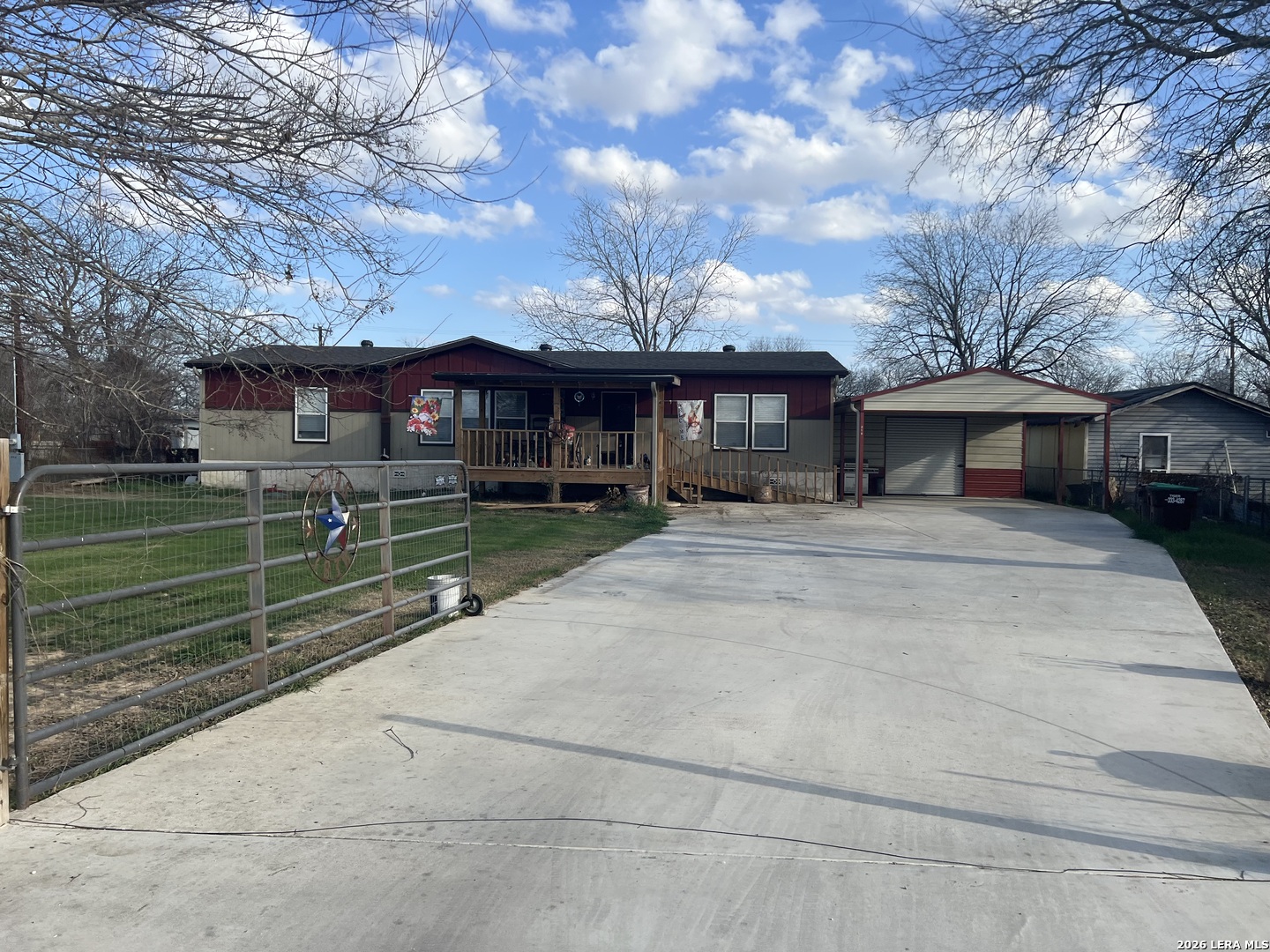 218 2nd St Listing Cover Image