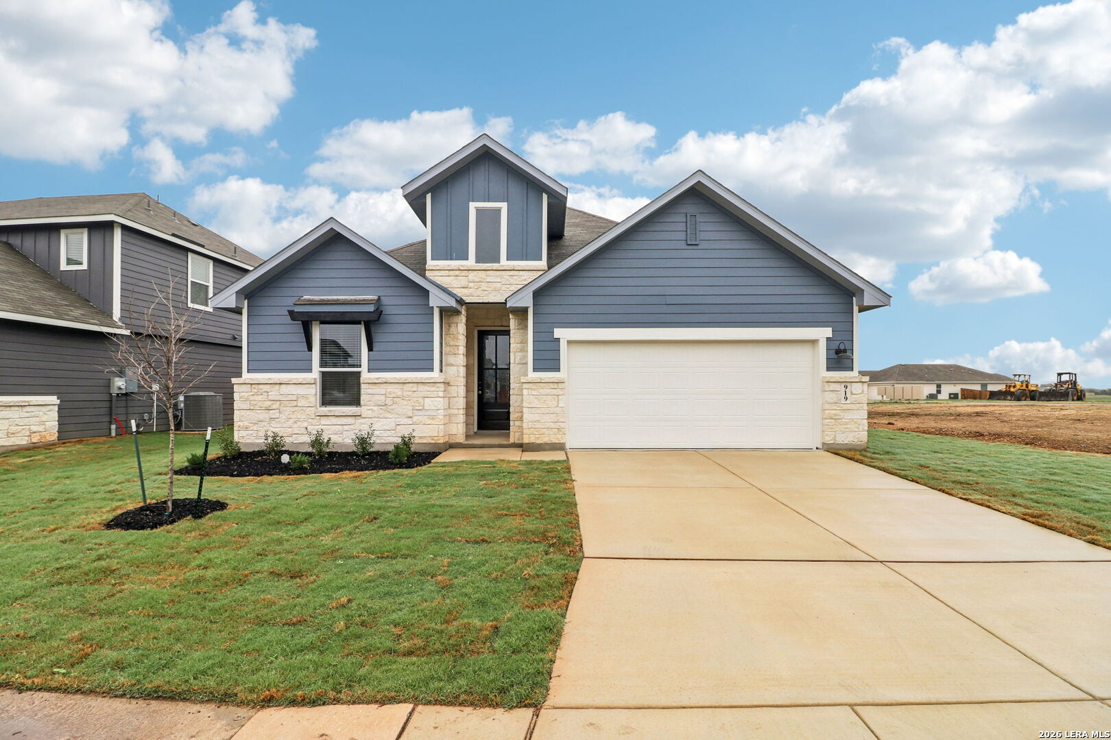 919 Broken Hollow Listing Cover Image