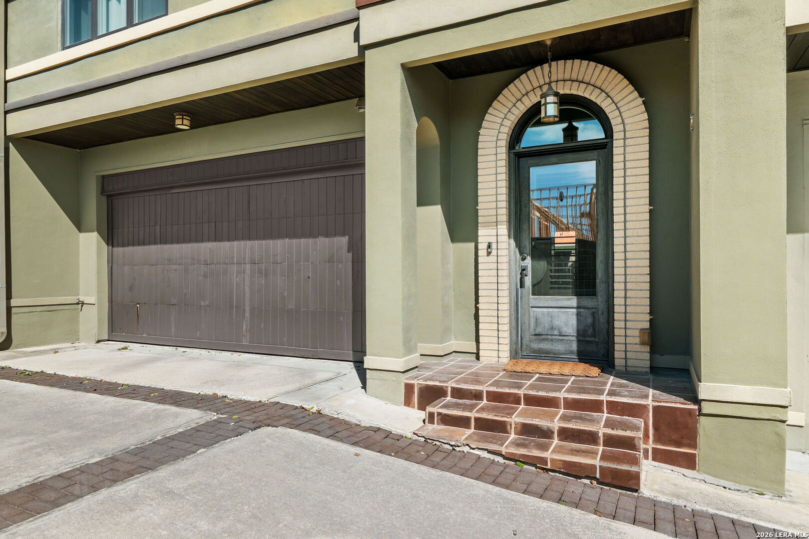 137 Katherine Listing Cover Image