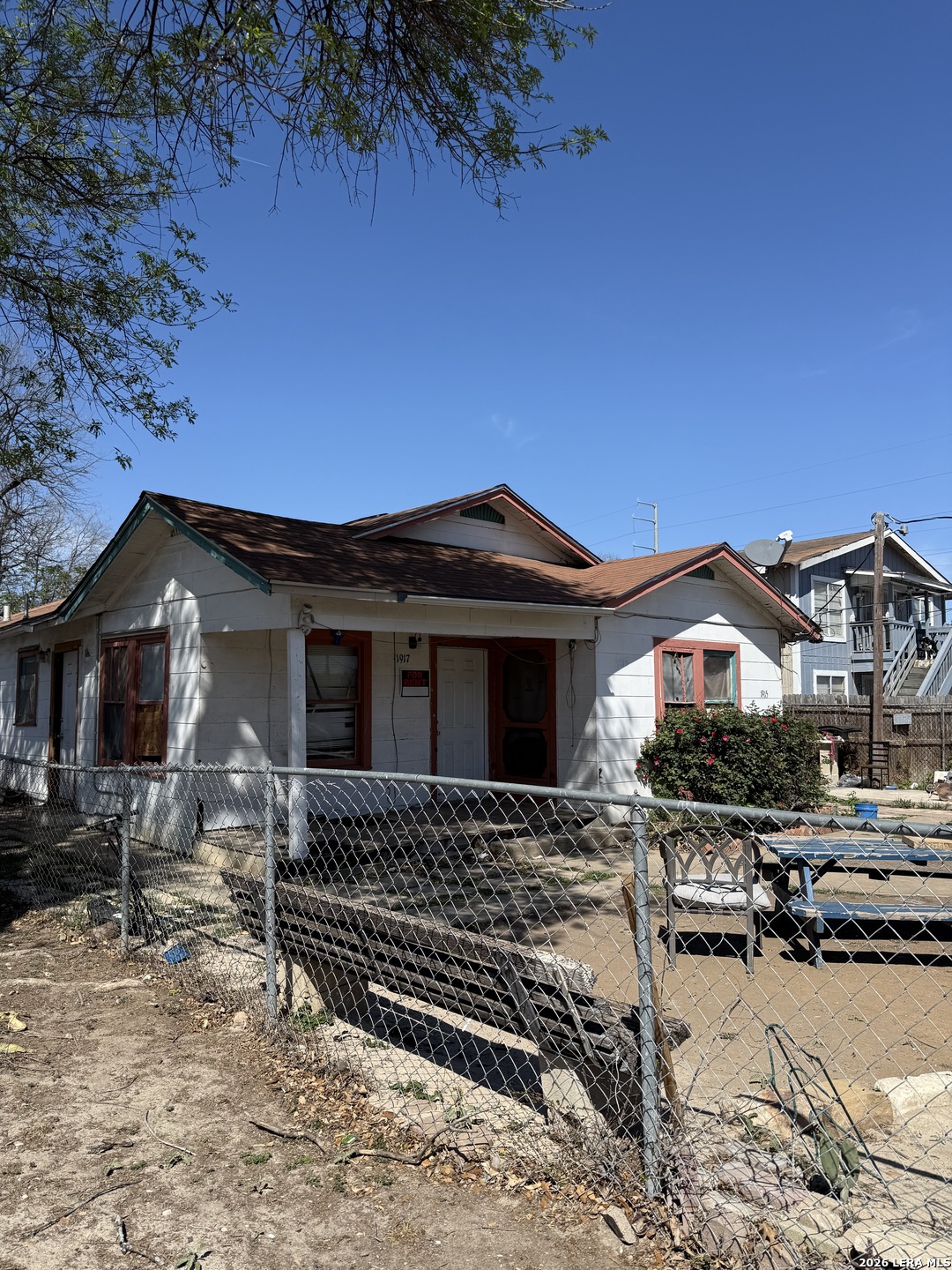 1915 Pasadena St Listing Cover Image