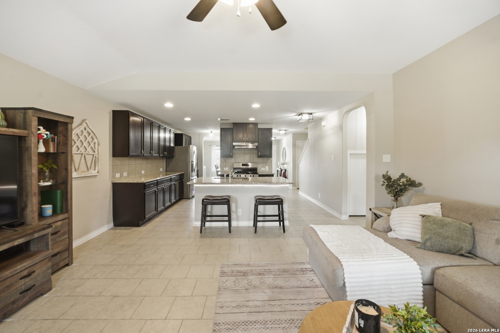 10718 Branded Hollow Listing Cover Image