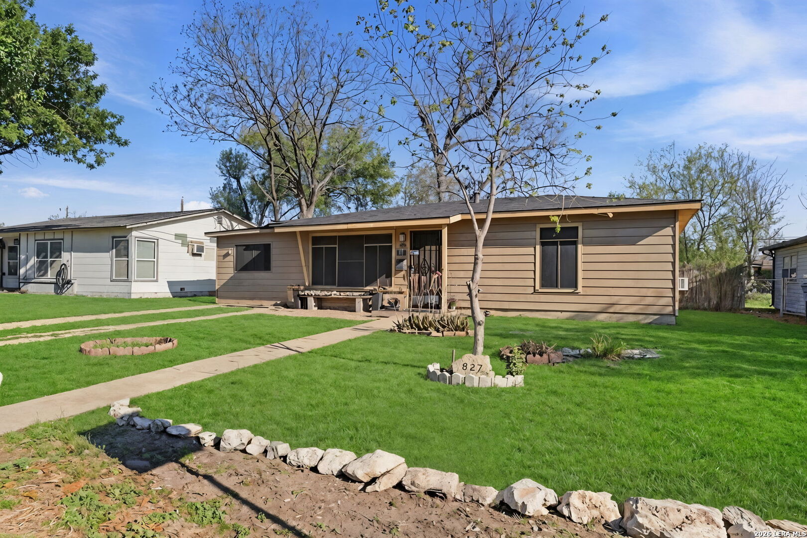 527 Dickson Listing Cover Image