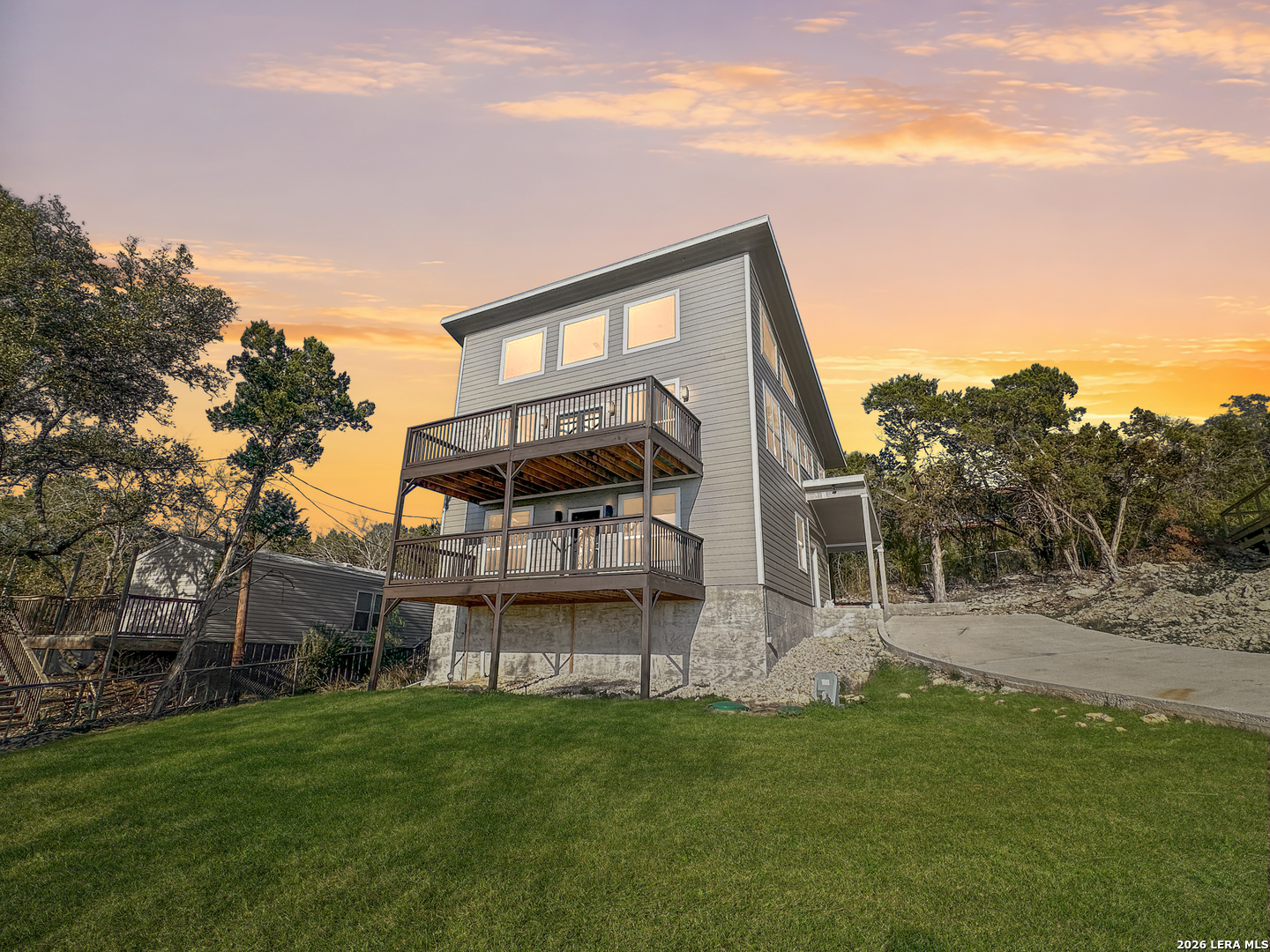 2292 Waterfront Park Listing Cover Image