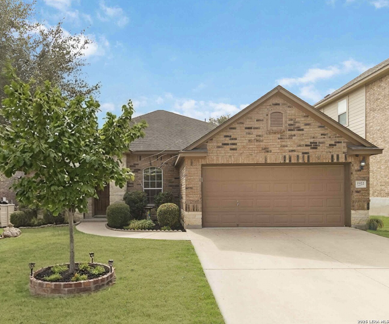 1922 Lindal Pointe Listing Cover Image