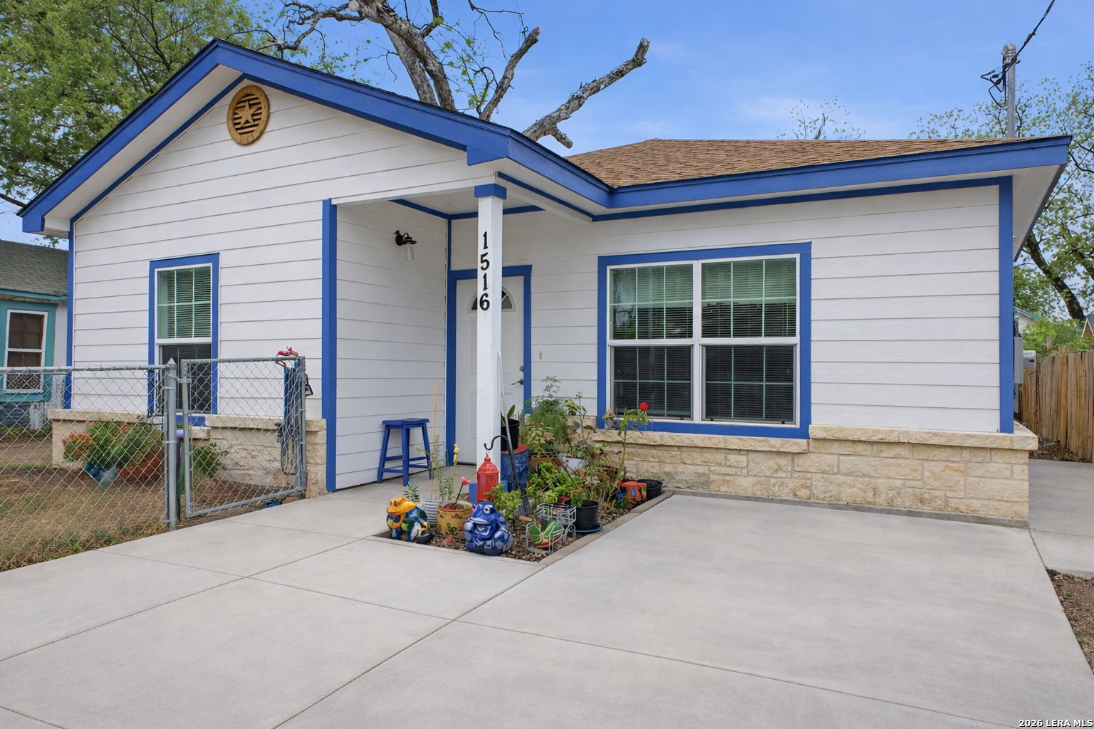 1516 Santiago Listing Cover Image