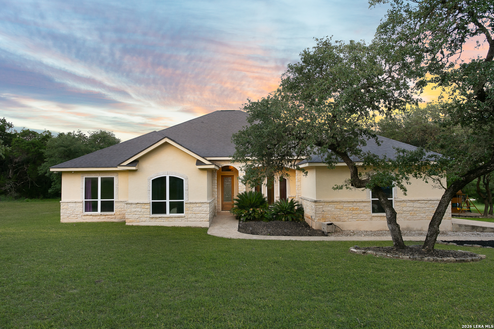 Spacious one-story home 4 bed/3 baths/2 car garage, +/-3275 sqft home with a +/-1000 sqft detached office off of I-10 Frontage. Beautiful custom built home w/13ft ceilings, open floor plan, separate dining room & game room. Gourmet kitchen w/breakfast bar, island w/cooktop & stainless steel appliances. Spacious master bedroom with walk-in closet. Master suite w/separate tub & shower and double vanity. Large beautiful outdoor deck perfect for family gatherings. NISD. WELCOME HOME!
