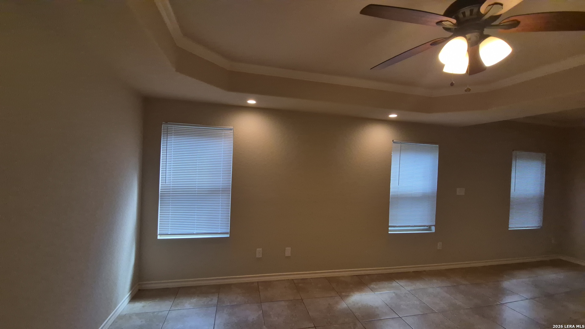 6866 Lakeview Dr