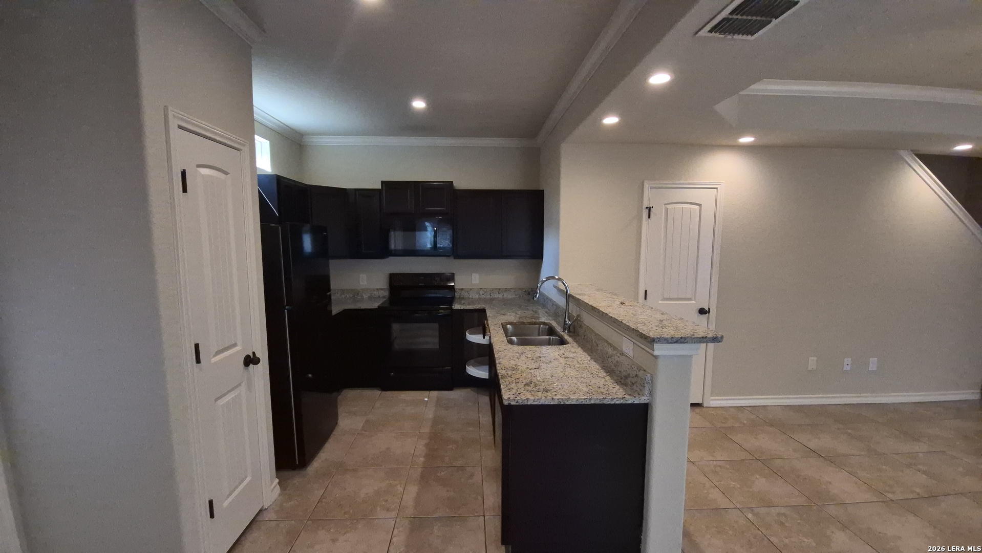 6866 Lakeview Dr