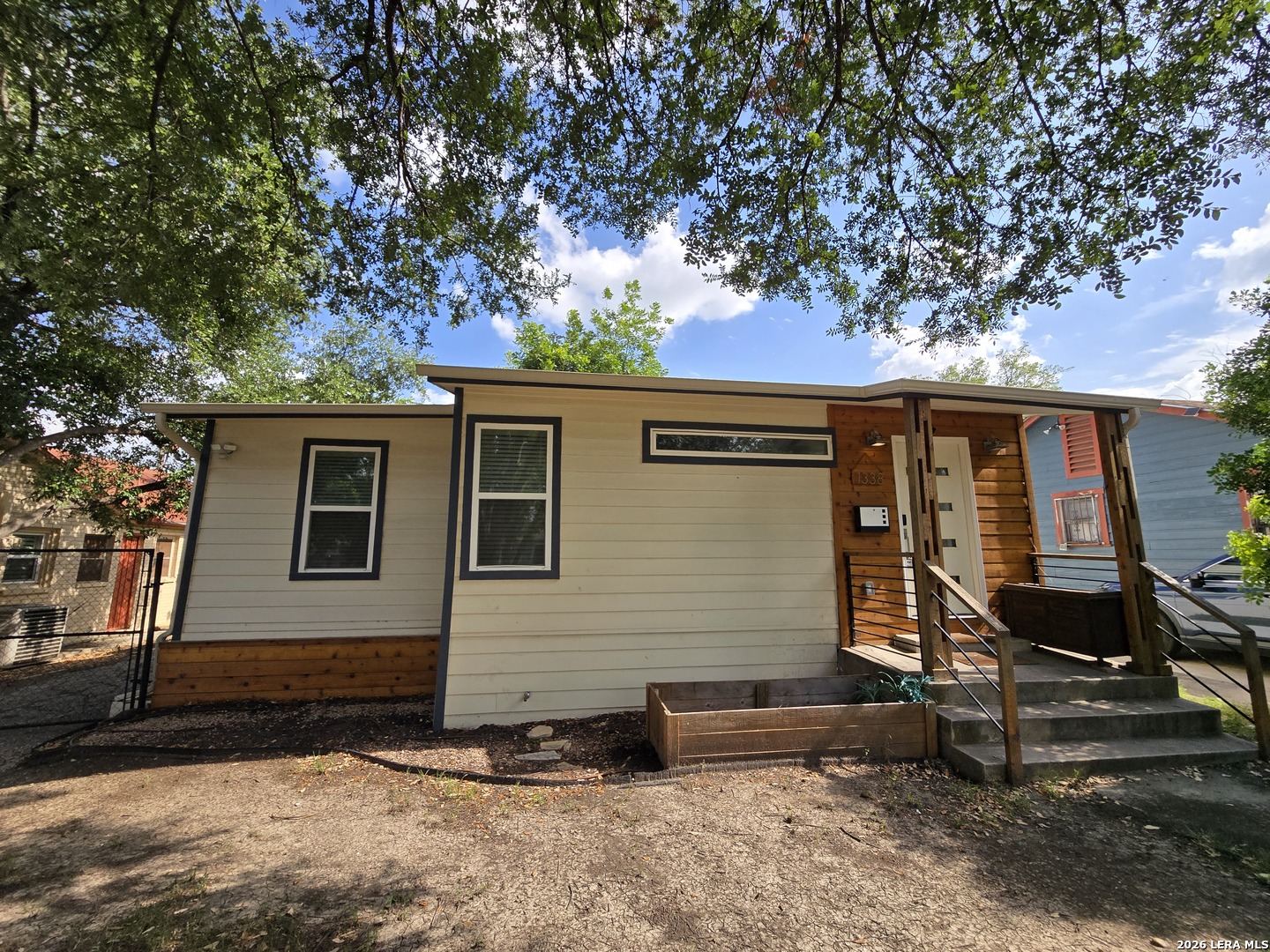 1338 Elsmere Pl Listing Cover Image