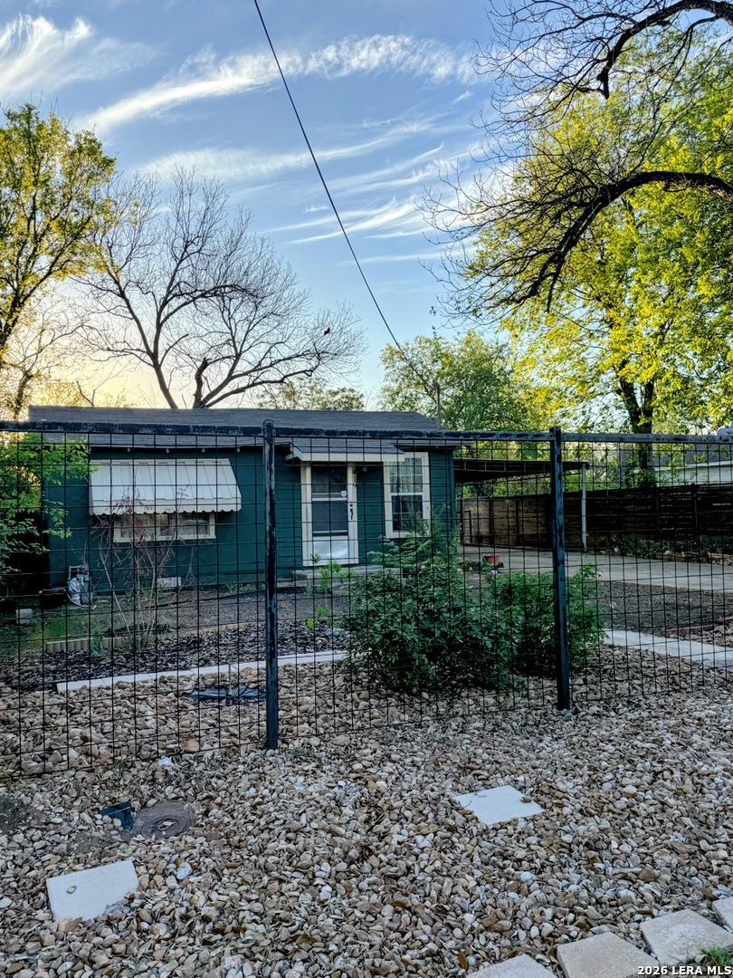 419 Collinsworth Avenue, San Antonio, TX 78225