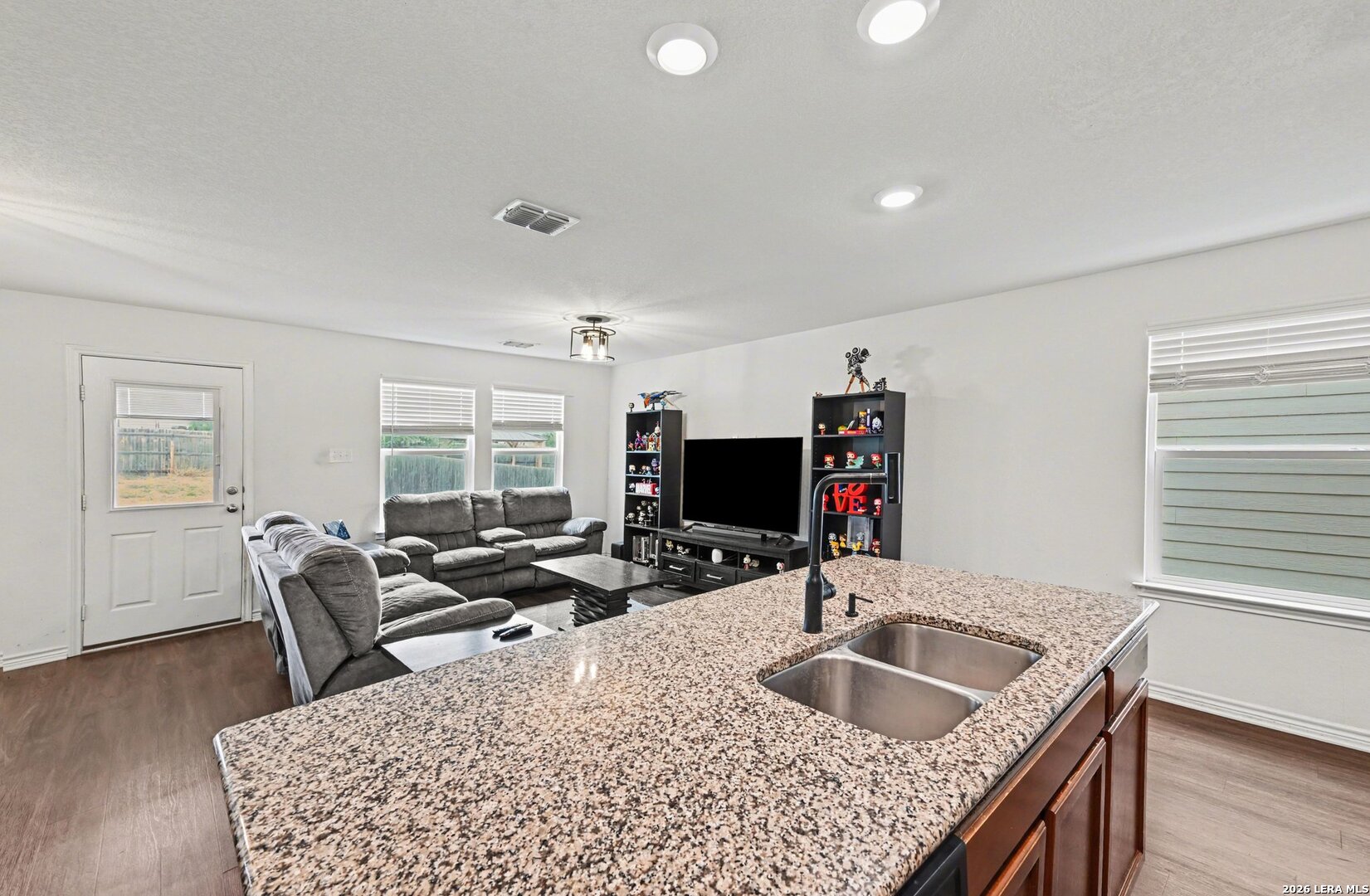 9825 Overlook Cyn, San Antonio, TX 78245