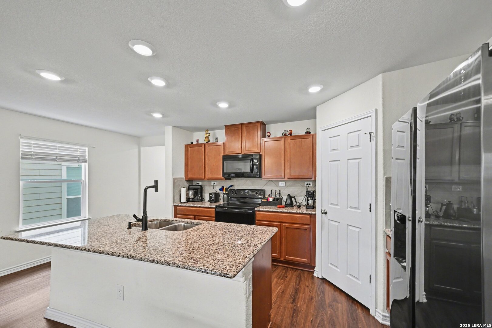 9825 Overlook Cyn, San Antonio, TX 78245