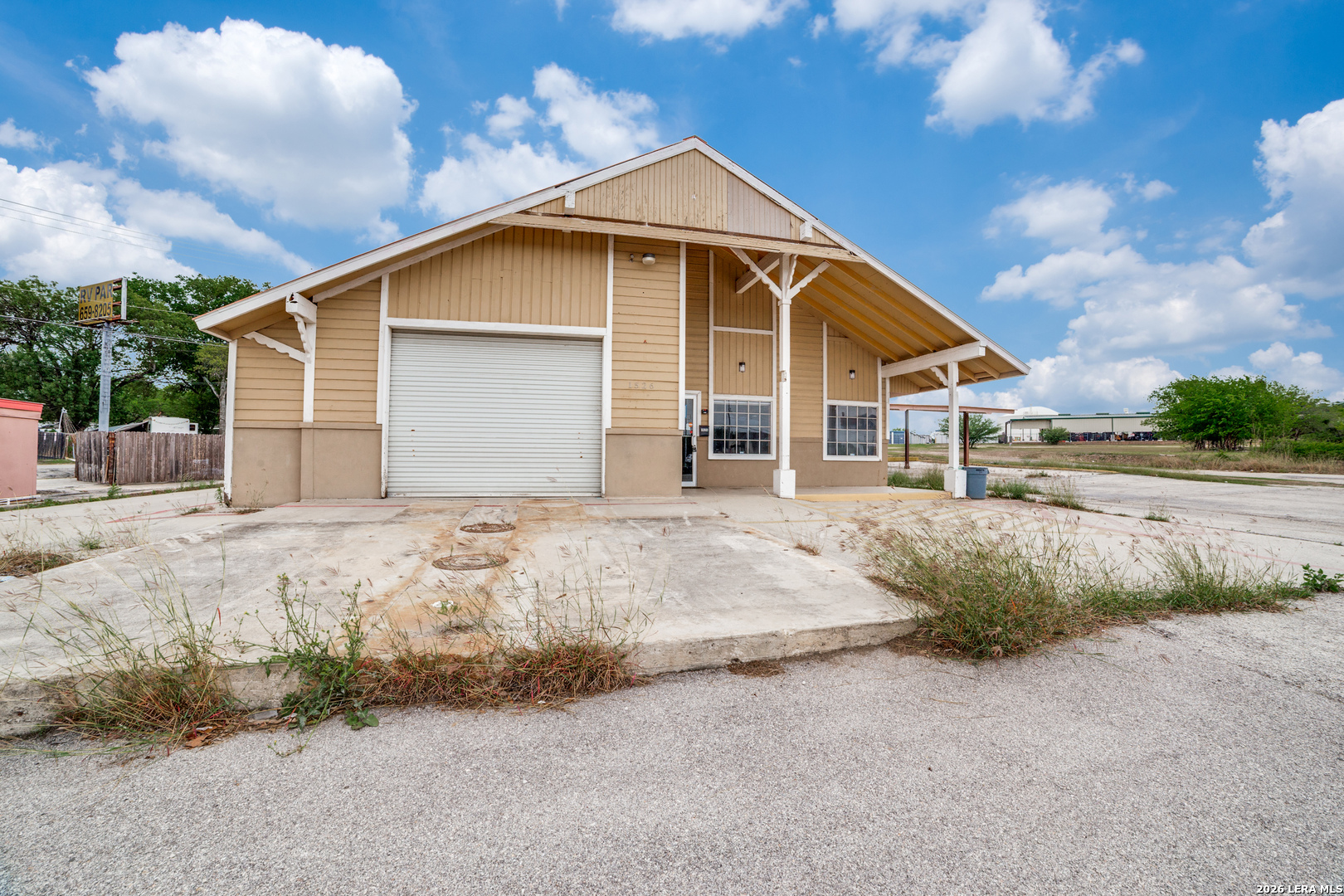 1526 W Pat Booker Universal City TX 78148 - Brohill Realty LTD
